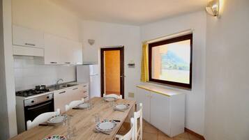 Fridge, oven, stovetop, toaster