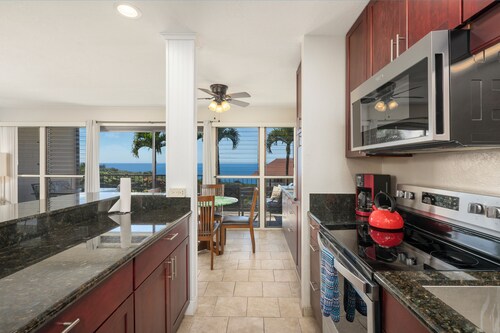 🌴Beautiful condo located at higher elevations, Expansive Ocean Views🌴