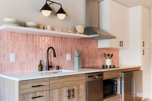 Studio Suite | Private kitchen | Full-size fridge, microwave, oven, stovetop - The Dylin (Madison)