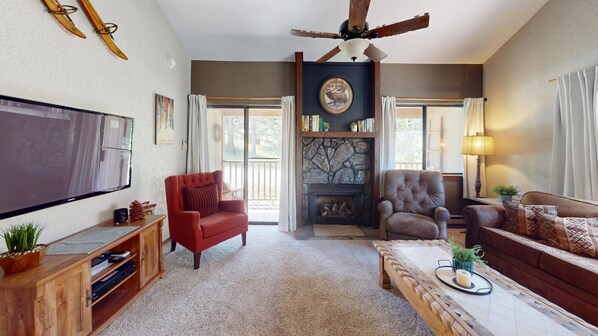 TV, fireplace