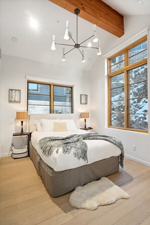 2 makuuhuonetta, silitysrauta/-lauta, vauvan matkasänky, ilmainen Wi-Fi