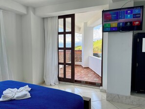 Dobbeltrom, balkong, fjellutsikt | Wi-fi (inkludert) og sengetøy