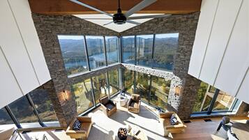 Smart TV, fireplace, books, stereo