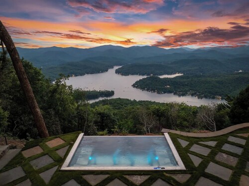 SkyHaüs @Lake Burton - world-class views, infinity hot tub, 3 grills, & porches.