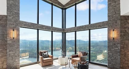 SkyHaüs @Lake Burton - world-class views, infinity hot tub, 3 grills, & porches.