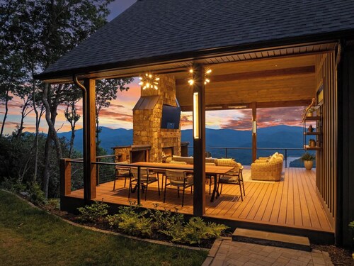 SkyHaüs @Lake Burton - world-class views, infinity hot tub, 3 grills, & porches.