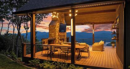 SkyHaĂŒs @Lake Burton - world-class views, infinity hot tub, 3 grills, & porches.