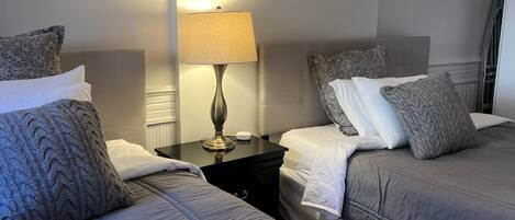 1 habitación, escritorio, tabla de planchar con plancha y wifi