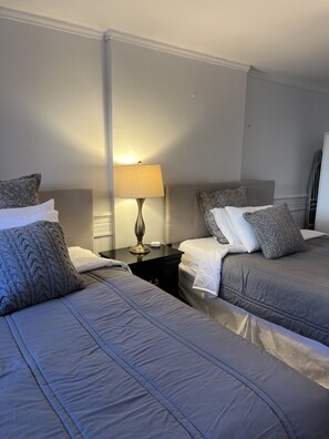 1 bedroom, desk, iron/ironing board, WiFi