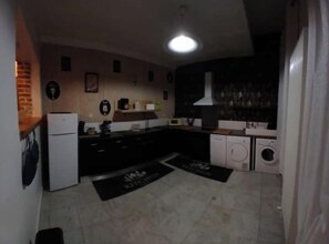 雪櫃、微波爐、焗爐、爐具