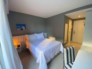 Comfort Studio Suite, Pets Not Allowed | In-room safe, desk, laptop workspace, blackout drapes - Flat 104 Hotel Samba (Cabo Frio)