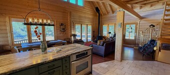 Secluded Cabin w/Views, Game Room, Full Kitchen, Wifi