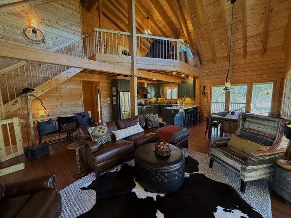 TV connectée, cheminée, table de tennis de table