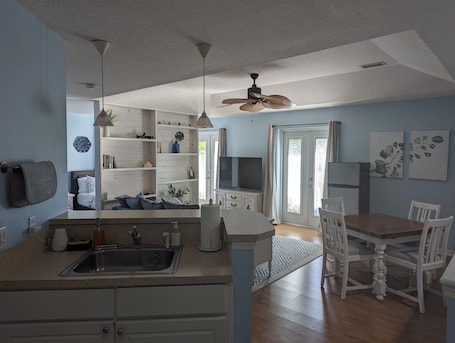 Interior. Charming Cocoa Village Hideaway