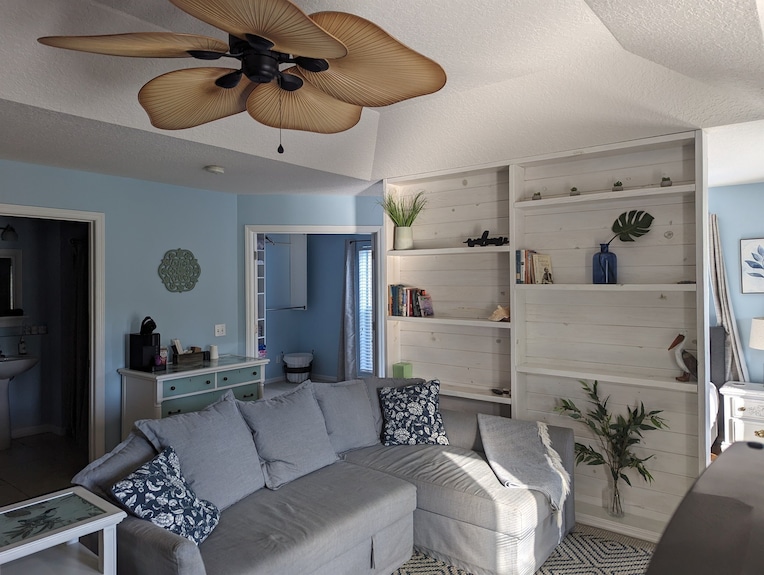 Charming Cocoa Village Hideaway - Cocoa, FL