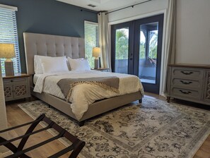 5 bedrooms, desk, iron/ironing board, travel crib - Charming Cocoa Village Oasis (Cocoa)