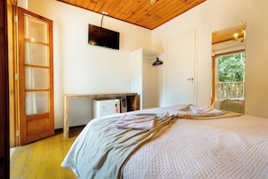 Quarto luxo, sacada, vista para o jardim | TV