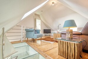 Télévision, lecteur de DVD, chaîne hi-fi