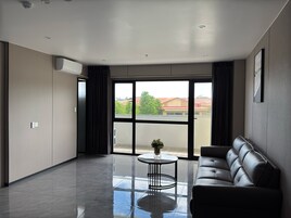 Minibar, free WiFi, bed sheets