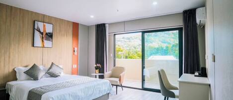 Minibar, free WiFi, bed sheets