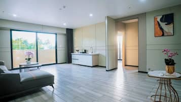 Business Suite | Living area | 55-inch Smart TV with cable channels