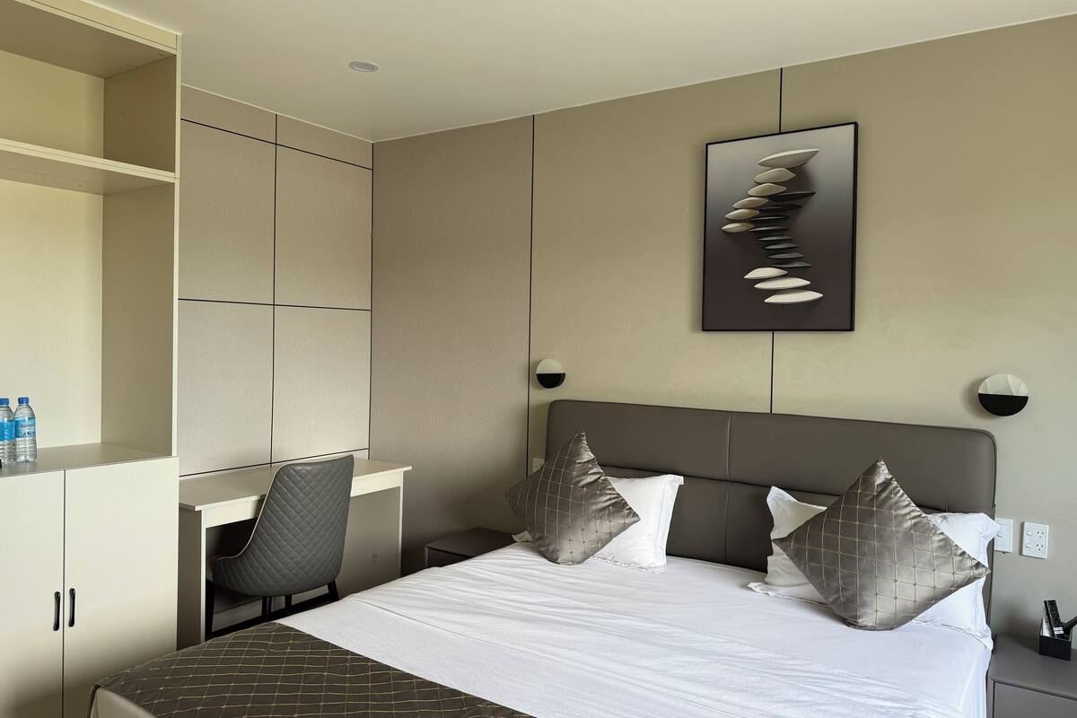 Deluxe Room | 2 bedrooms, minibar, free WiFi, bed sheets