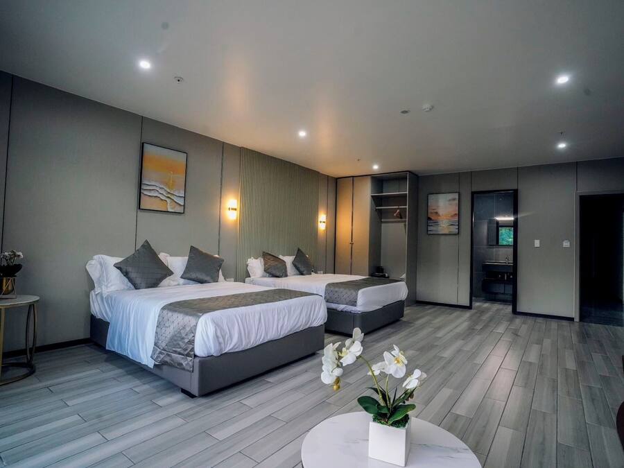 豪華雙床房, 陽台, 城市景觀 | 迷你吧、免費無線上網、床單