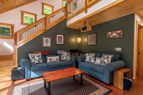 Téléviseur connecté, foyer, lecteur de DVD, chaîne audio