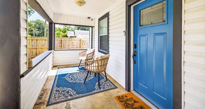 Bungalow mins from College/Mid/Down-towns
