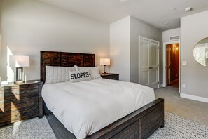 3 habitaciones, tabla de planchar con plancha y cuna de viaje