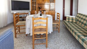 Apartment | Dining - River - Apartment In Daimus. Free Wifi (Daimuz)