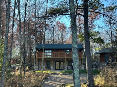 Lakeside Cabin "Serenity"
