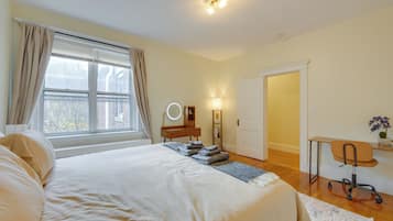 2 slaapkamers, een strijkplank/strijkijzer, wifi, beddengoed