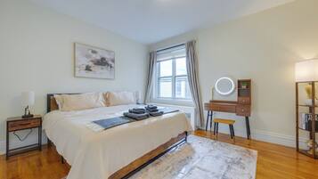 2 bedrooms, desk, iron/ironing board, free WiFi