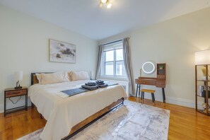 2 habitaciones, escritorio, tabla de planchar con plancha y wifi gratis 