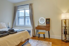 2 bedrooms, desk, iron/ironing board, free WiFi