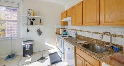 65inTV:Free Parking:Longwood:King Bed:Full Kitchen