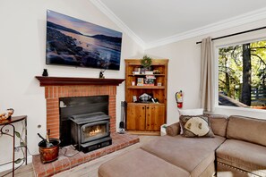 Smart-tv och eldstad