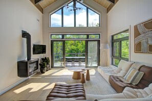 Smart TV y chimenea
