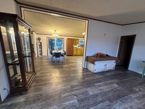 Interior - Charming 3-bdrm house with AC & WiFi in Northbranch Kansas, Northcentral Kansas (Burr Oak)