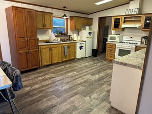 Microwave, oven, stovetop, dishwasher - Charming 3-bdrm house with AC & WiFi in Northbranch Kansas, Northcentral Kansas (Burr Oak)