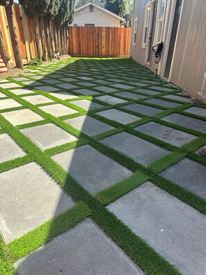 Property grounds - The Oasis - Your Luxury 2BR/1.5BA Home in Downtown Modesto (Modesto)