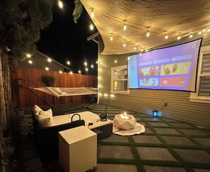 Terrace/patio - The Oasis - Your Luxury 2BR/1.5BA Home in Downtown Modesto (Modesto)