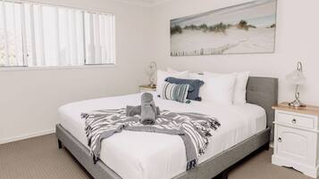 3 bedrooms, desk, iron/ironing board, free WiFi