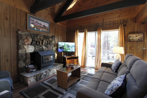 Donner Cabin | BBQ | Minutes to Heavenly