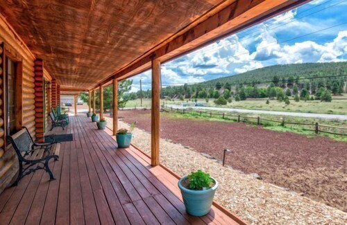 Quarter Horse Inn - Rose Room | Historic Inn | Fireplace | Walk to Downtown & Rail Station