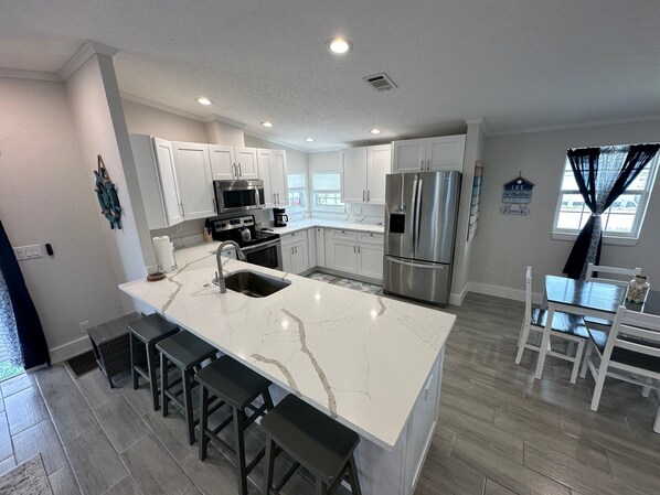 Fridge, microwave, oven, stovetop - Luxury FMB DEEP DISCOUNT April - Dec 2025 2BR Prime Location & Amenities Await! (Fort Myers)