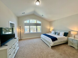 5 bedrooms, iron/ironing board, WiFi, bed sheets