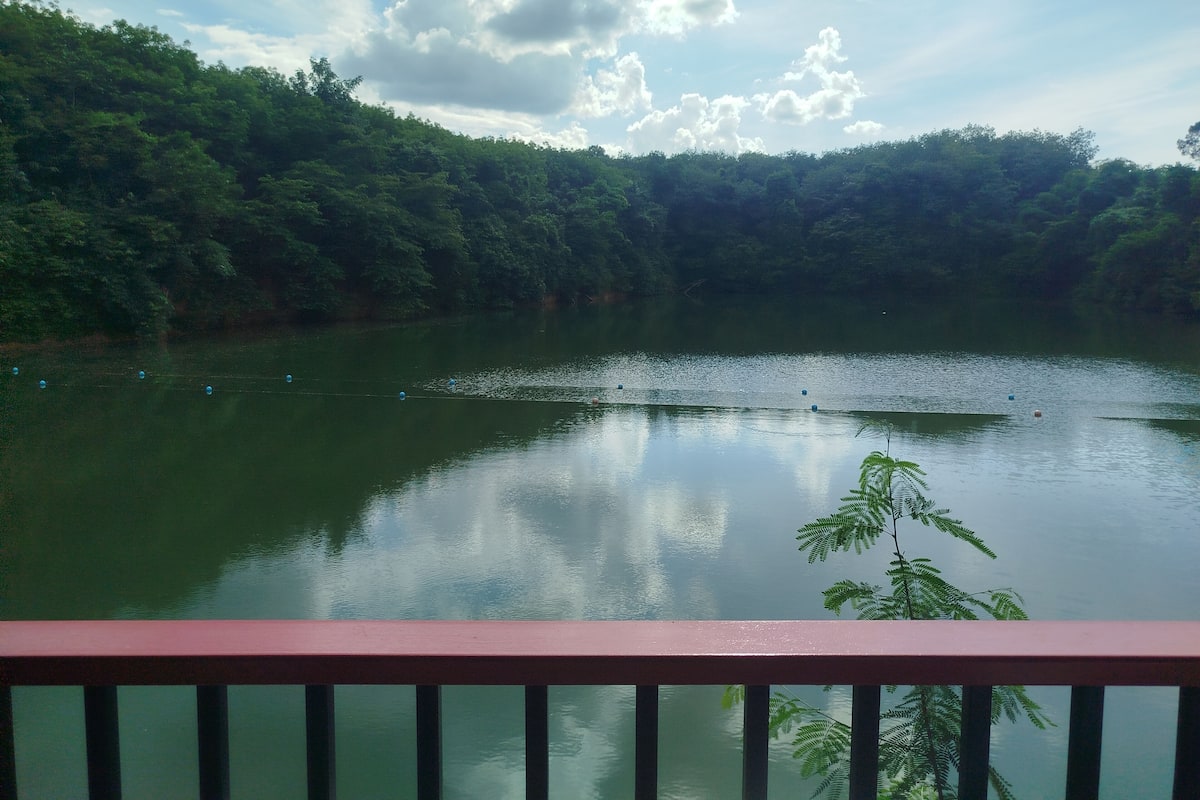 Habitación doble clásica, balcón, vista al lago | Terraza o patio