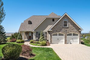 Exterior -  Luxurious 4-bedroom home with stunning sunsets with Fitness and Media rooms!  (Ithaca)